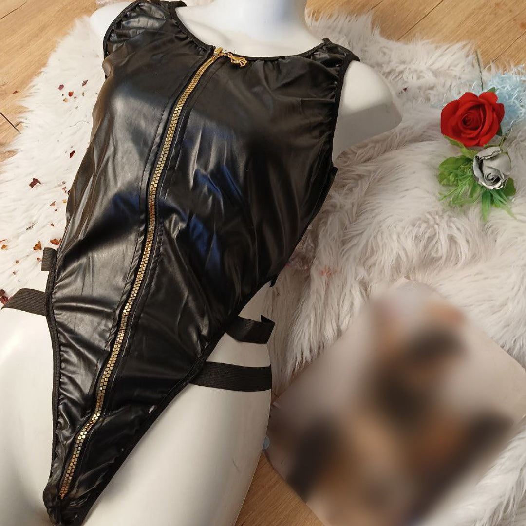 بادي سوت جلدي لامع